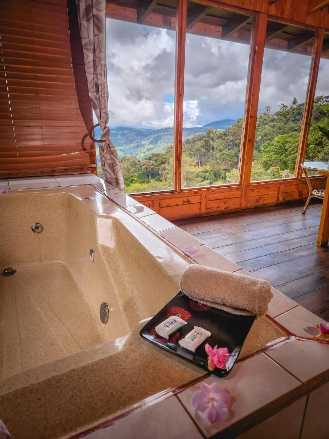 Paraiso Quetzal Lodge Tres de Junio エクステリア 写真