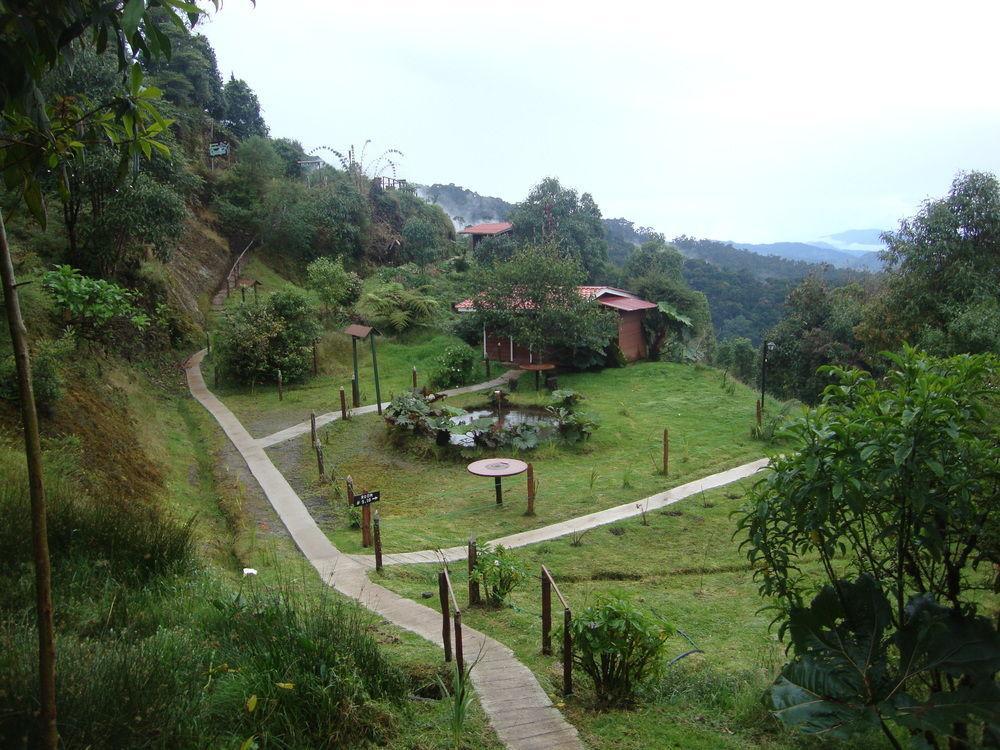 Paraiso Quetzal Lodge Tres de Junio エクステリア 写真